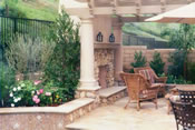 Backyards: Grills, barbecues, kitchens, fireplaces & pits: Image