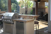 Backyards: Grills, barbecues, kitchens, fireplaces & pits: Image